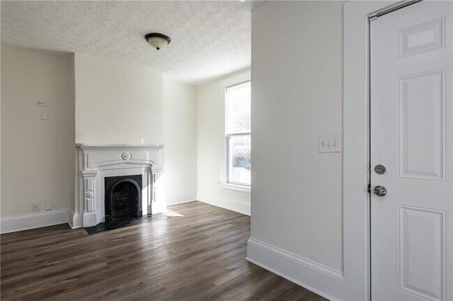 Building Photo - 404 Paines Ave NW