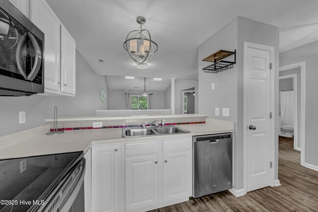 Building Photo - 4609 McClelland Dr