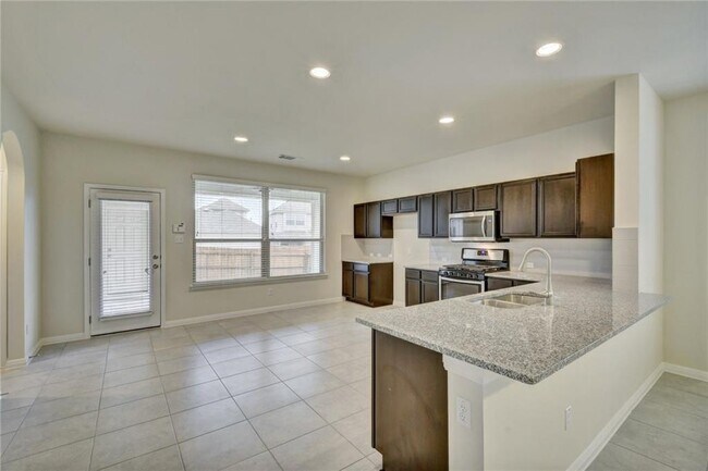 Building Photo - 453 Star Thistle St