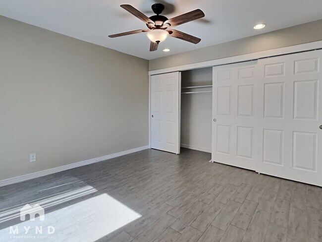 Building Photo - 930 S Dobson Rd