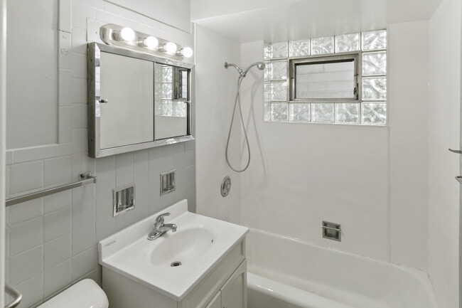 Building Photo - 3007 W 87th St