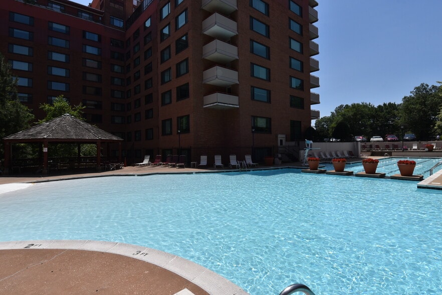 outside pool - 1111 Arlington