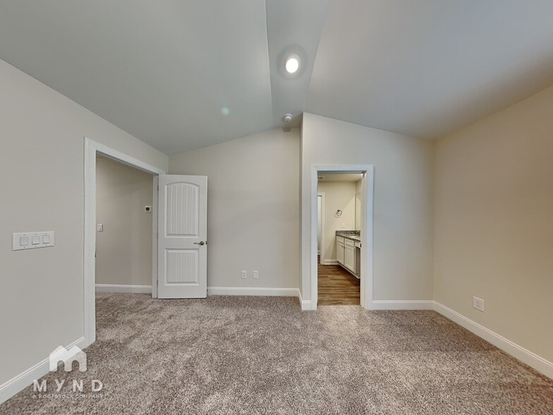 Building Photo - 6935 Woodland Stream Pl