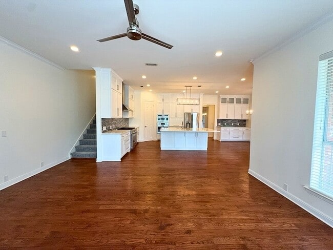 Building Photo - 1205 Golden Gate Dr
