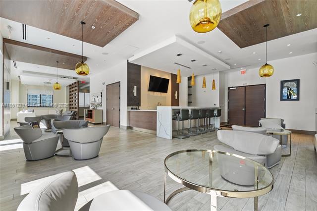 Building Photo - 999 SW 1st Ave