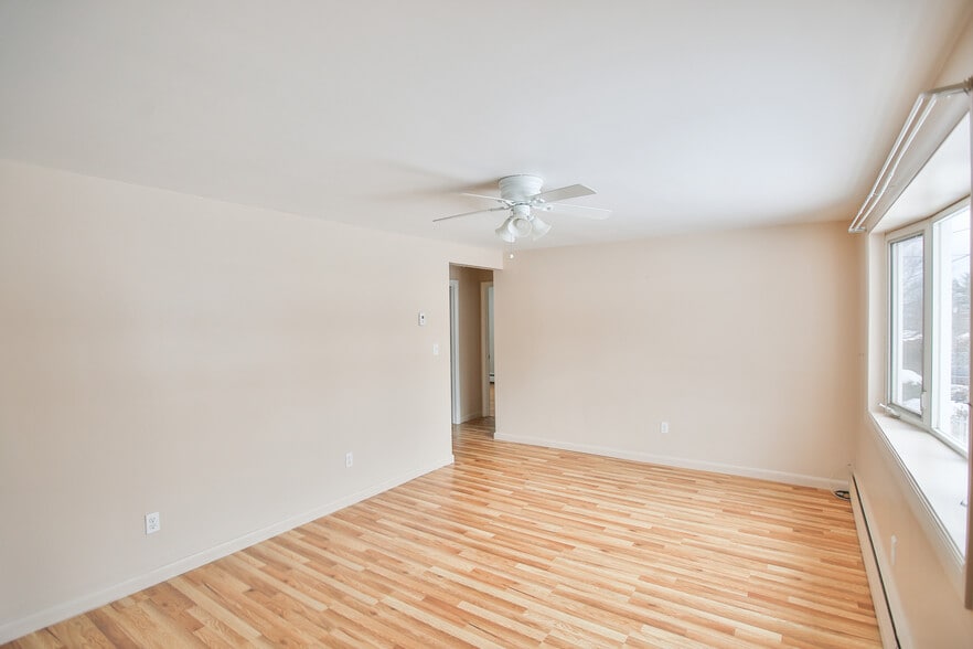 Building Photo - 159 Leslie Dr