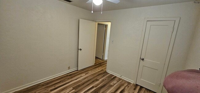 Building Photo - 521 W Inwood Dr
