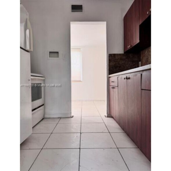 Building Photo - 550 NW 118th St