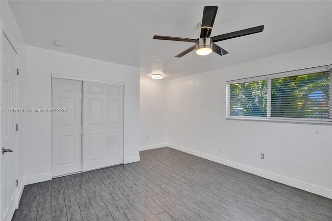 Building Photo - 9240 SW 54th St