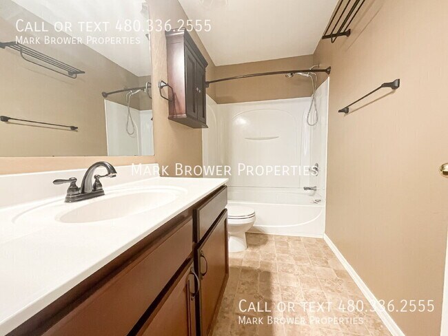 Building Photo - 2150 E Sunland Ave