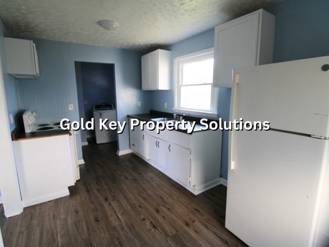 Building Photo - 3 BR 1 BA House in the Meadowbrook Area (S...
