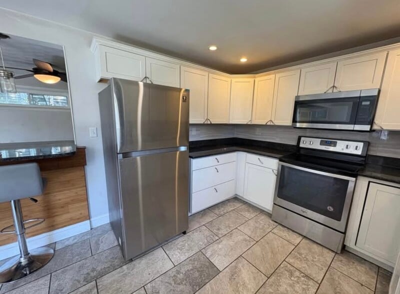 Building Photo - 122 Linden St