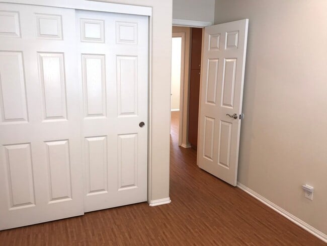Building Photo - Located in the very popular northwest area...