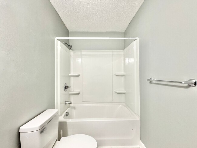 Building Photo - Charlestown Square Updated 2-Bedroom