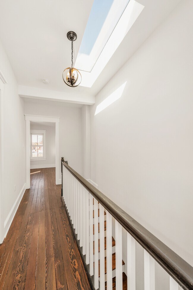 Building Photo - 617 N Maxwell Ave