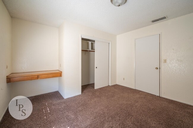 Building Photo - N.E. Fresno Home, 3BR/2BA, Blt 1988, POOL + Living & Family Rooms - Lots of Amenities!