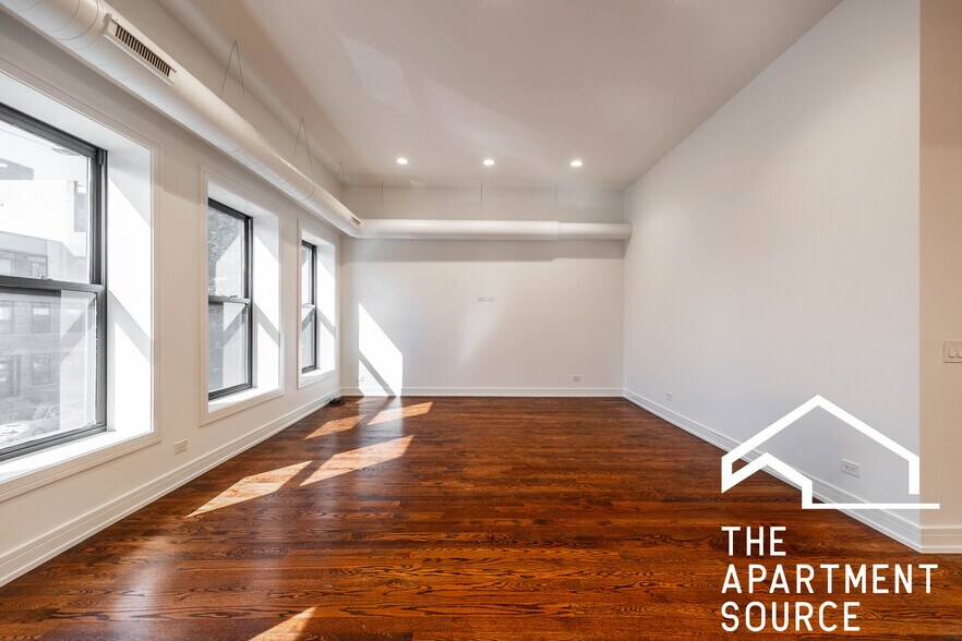 Building Photo - 2500 W Chicago Ave