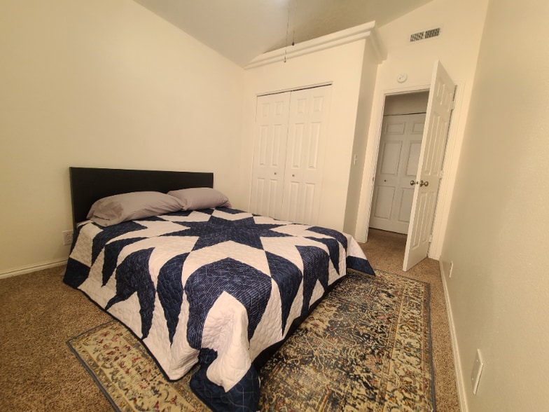 Building Photo - 991 N 2100 W