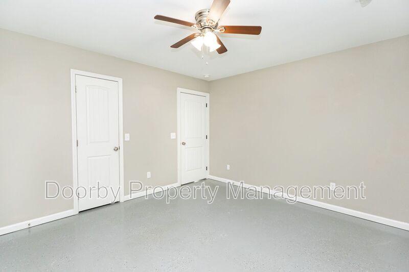 Building Photo - 3850 Youngstown Rd