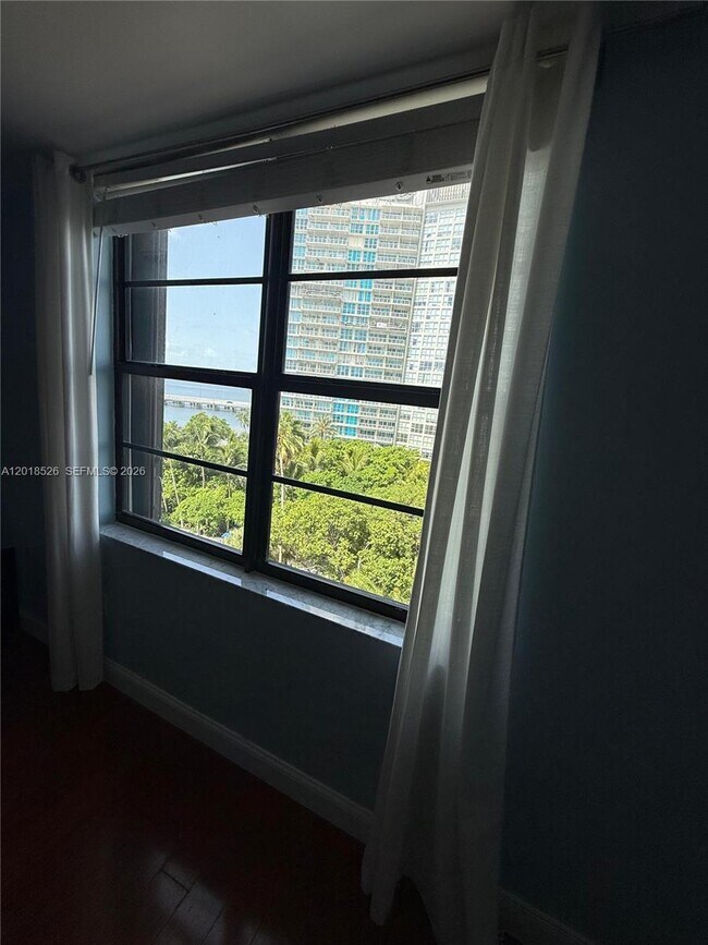Building Photo - 2333 Brickell Ave