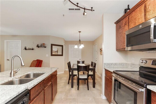 Building Photo - 5475 Vineland Rd