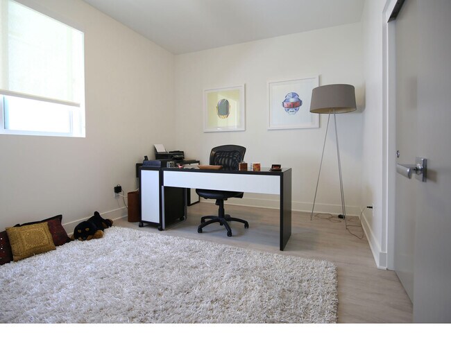 Building Photo - 6068 W Studio Ct