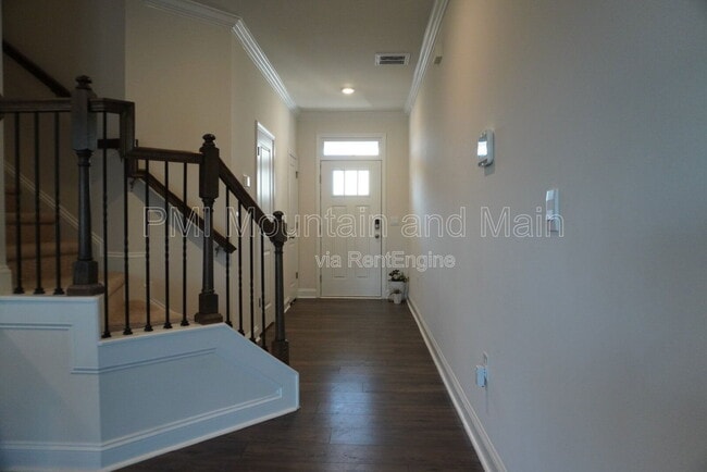 Building Photo - 210 Creekview Rd