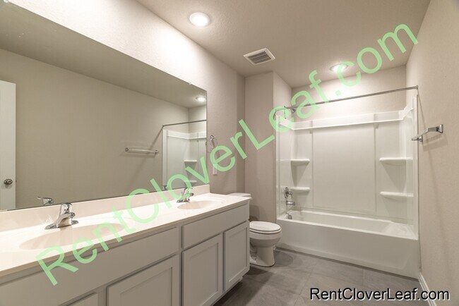 Building Photo - Available Now: 5 bed 3 Full bath