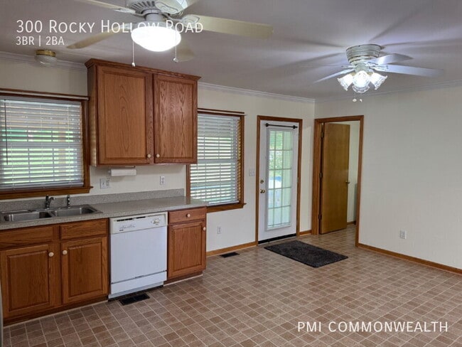 Building Photo - 300 Rocky Hollow Rd