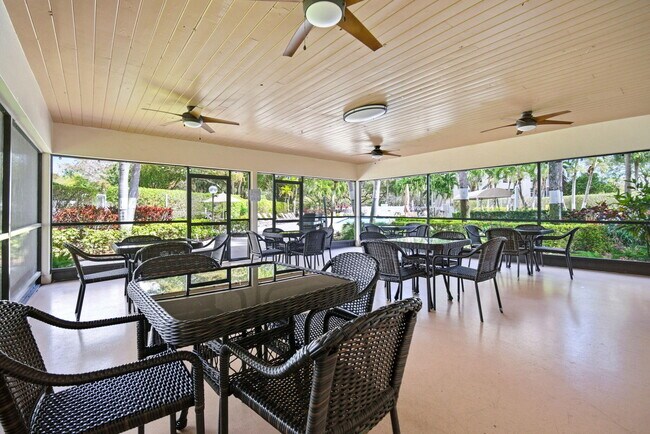 Building Photo - 3507 Oaks Way