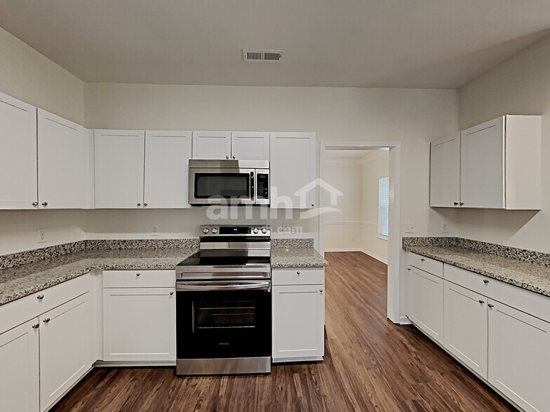 Building Photo - 3103 Hendricks Chapel Ln