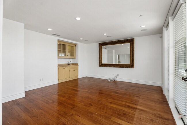 Building Photo - 26509 Via Sacramento