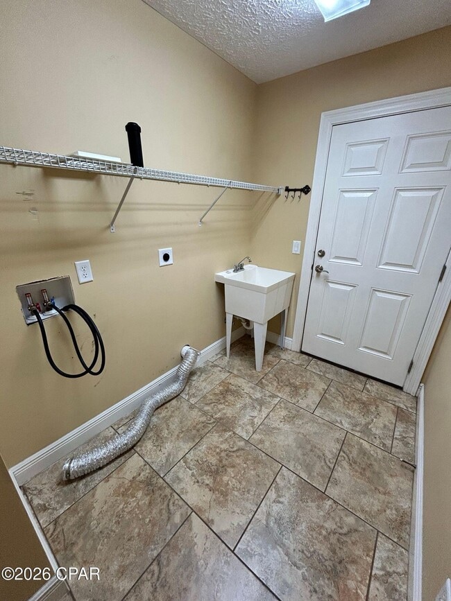 Building Photo - 105 Lakeview Terrace