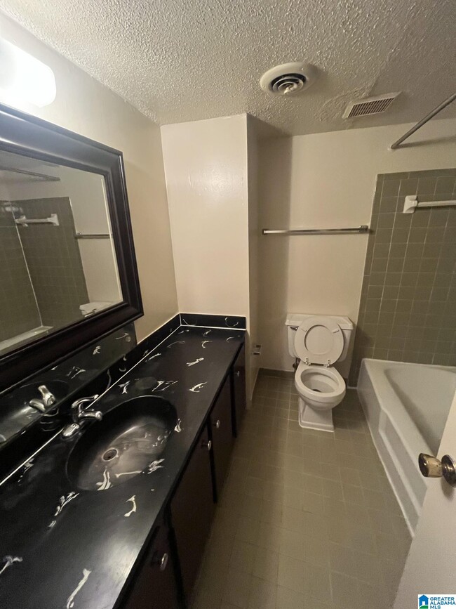 Building Photo - 2325 10th Ct S