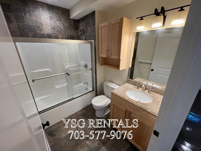 Building Photo - 194 Hillside St