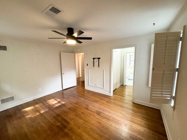 Building Photo - 115 Mary Ann Dr