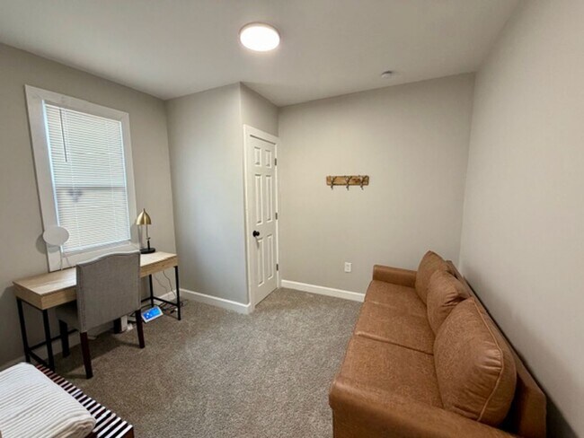 Building Photo - Fully Furnished And Updated 4 bedroom 2 bath house for Lease