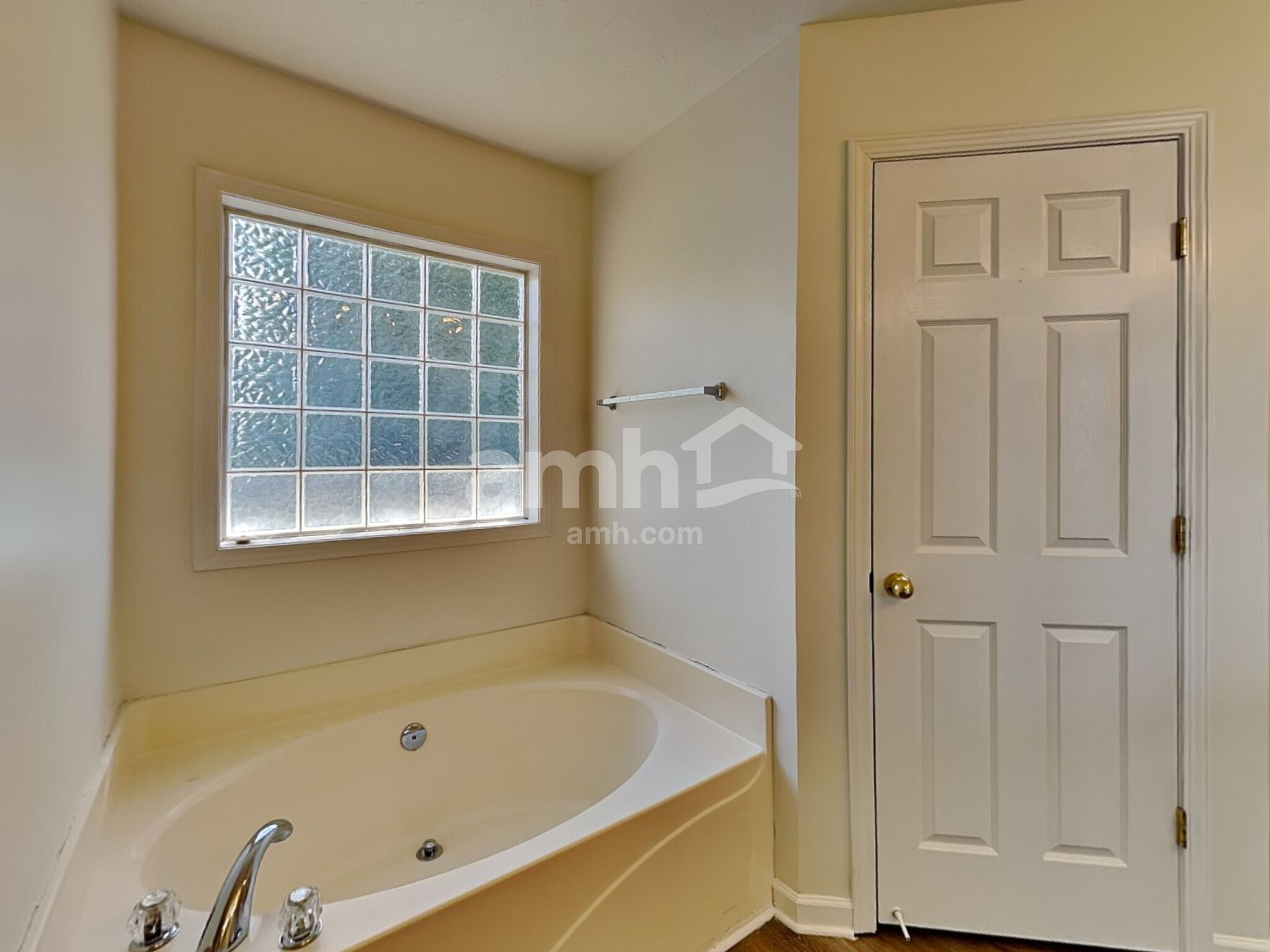 Building Photo - 614 Worthington Pl