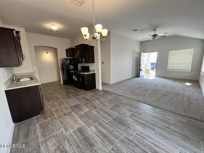 Building Photo - 461 Villa Ysleta