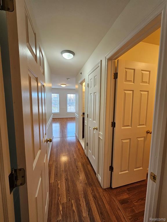 Building Photo - 264 Village Way S