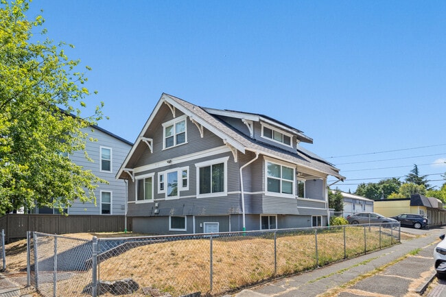 Building Photo - 3901 S Yakima Ave
