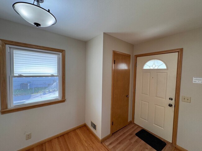 Building Photo - AVAILABLE NOW! Gorgeous, Newly Renovated 5...
