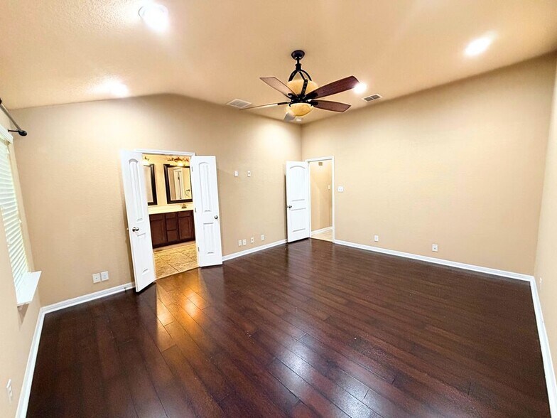 Building Photo - 5627 Cypress Dawn