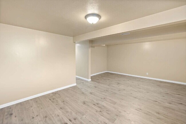 Building Photo - 3-Bedroom with A Flex Room Multi-Level Home with Fresh Paint, Refreshed Deck, and Multiple Living...
