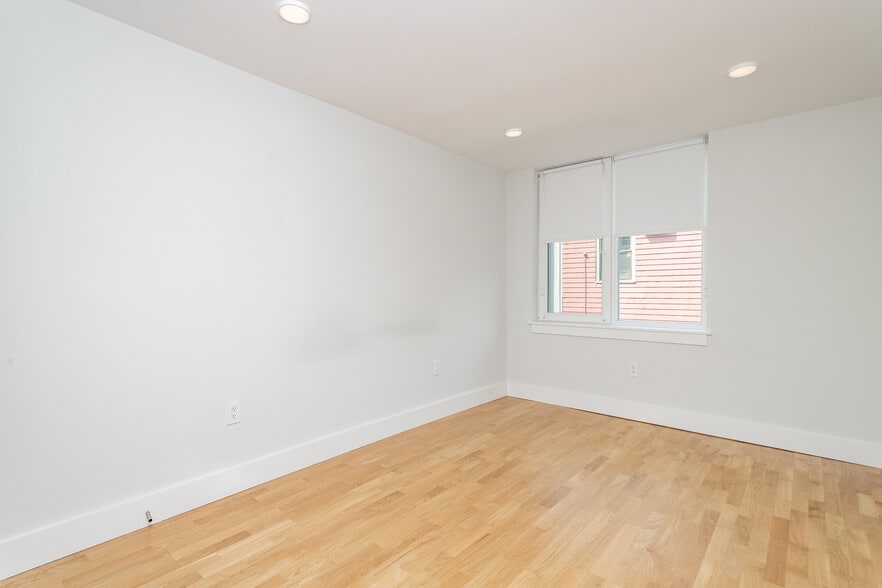 Building Photo - 334 Harvard St