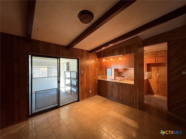 Building Photo - 1313 Elia St