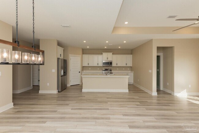 Building Photo - 1938 Westhill Dr