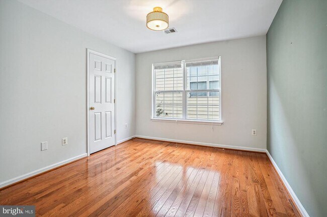 Building Photo - 9305 Sumner Lake Blvd