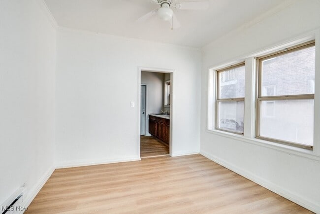 Building Photo - 2828 S Moreland Blvd