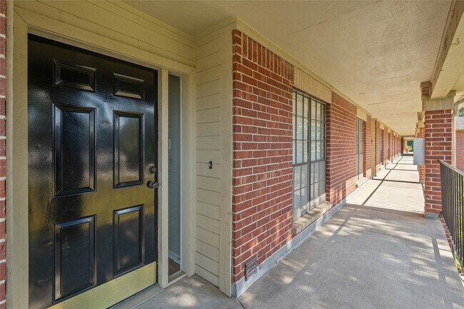 Building Photo - 200 Panorama Dr